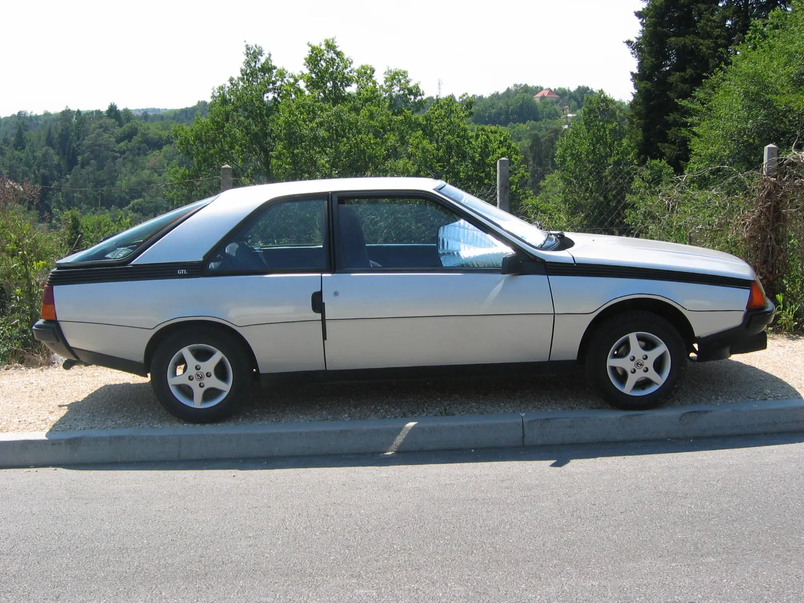 Renault Fuego in silver