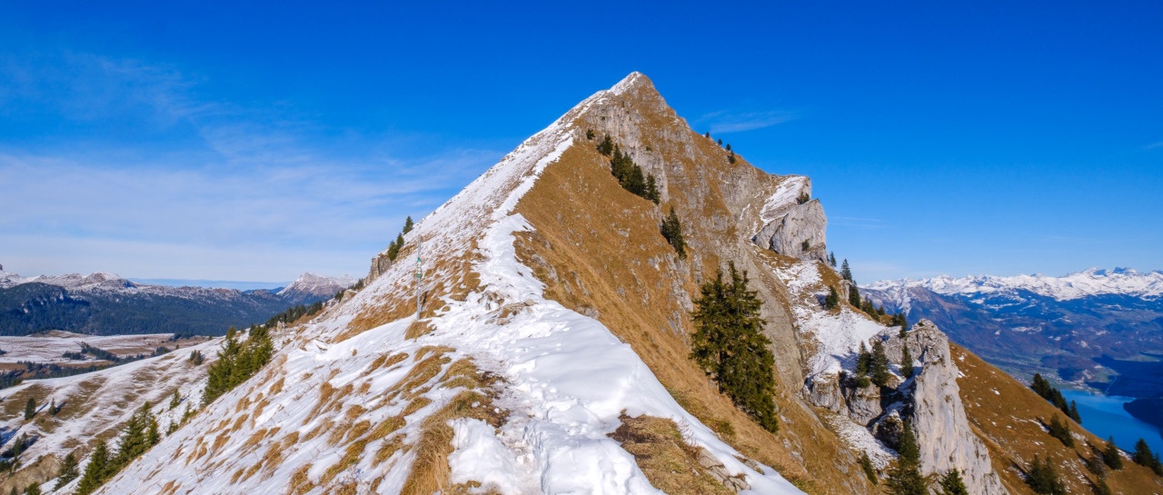 Hardergrat ridge with snow on the path
