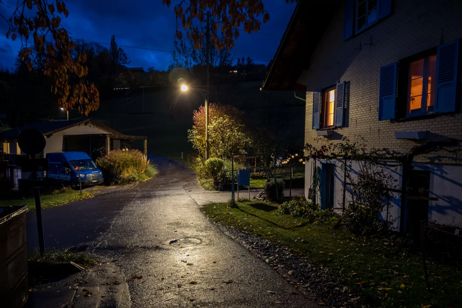 Pool of light in the back lanes near Faulensee