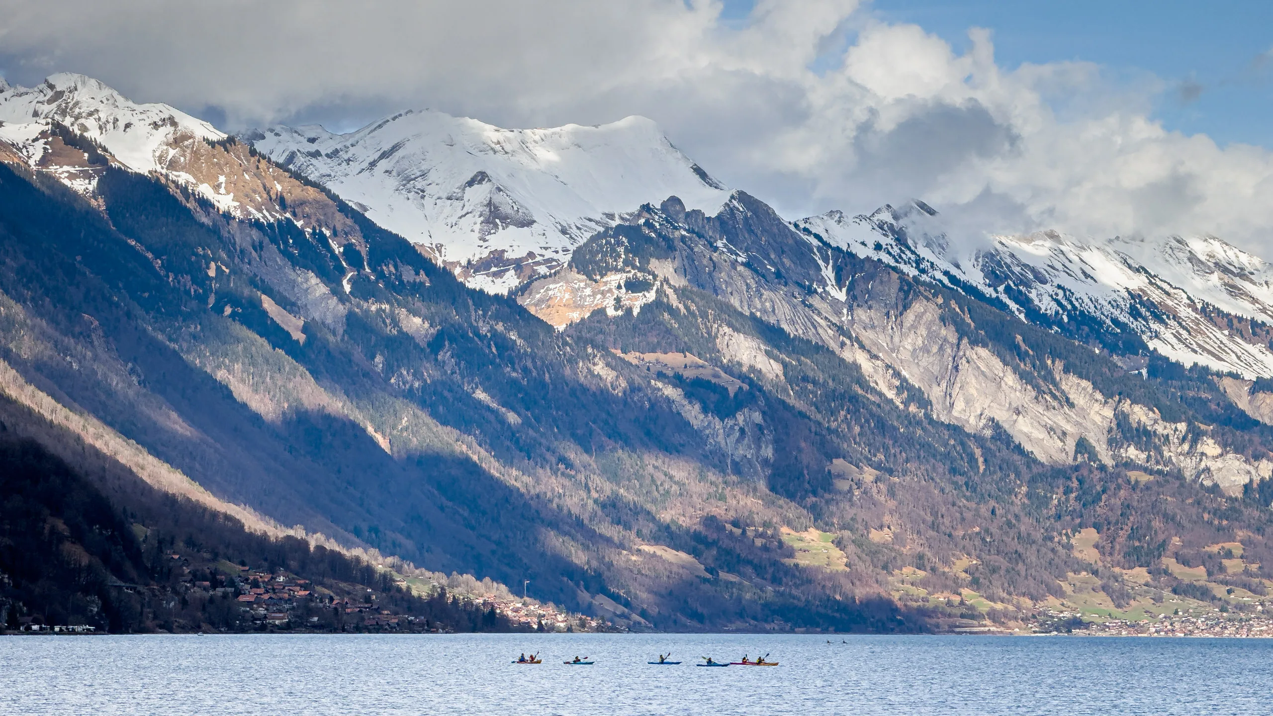 Winter kayakers on Lake Brienz