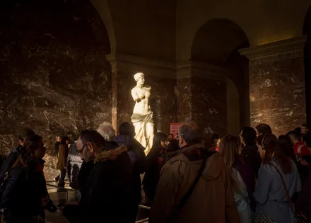 Venus de Milo, Paris